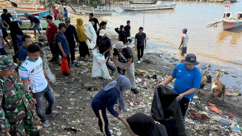 Jumat Bersih, Bupati Bantaeng Keliling dan Turun Langsung Bersihkan Lingkungan