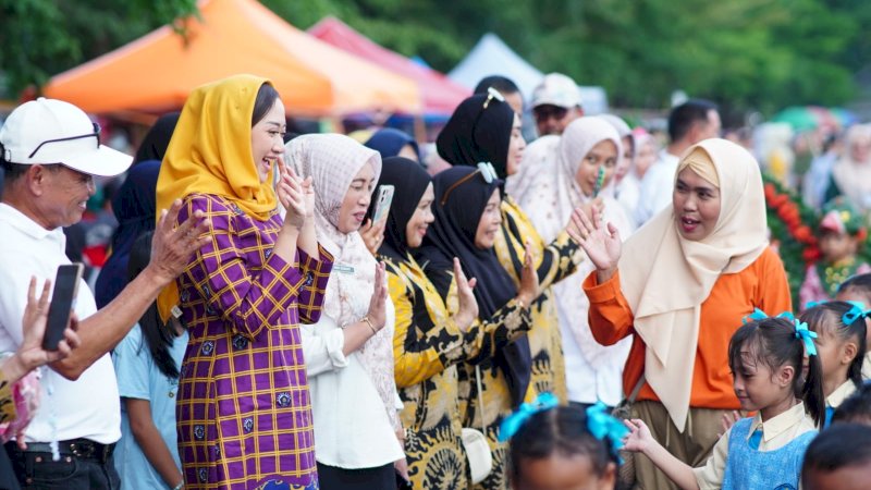 Bunda PAUD Bantaeng Lepas Ratusan Peserta Karnaval Hardiknas 2026