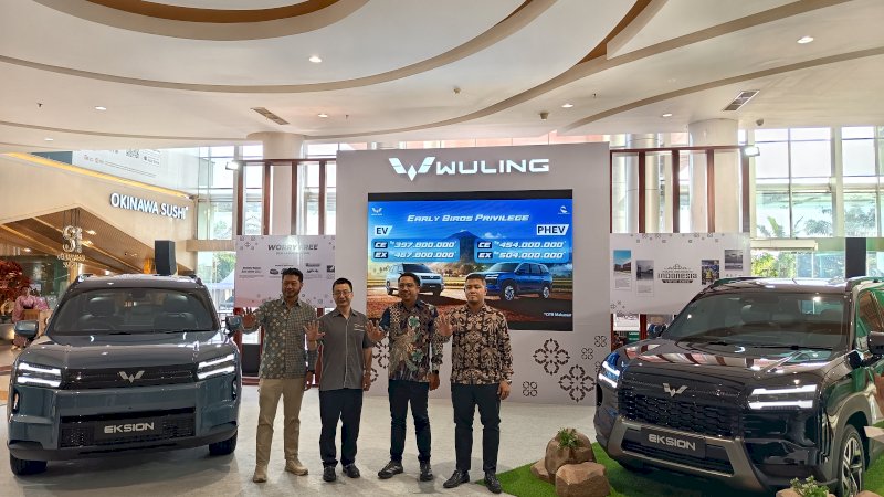 Ki-kan:Florini Deasy : Area Sales Manager Wuling Kumala, Rheza Adidarma : Regional Sales Manager Wuling Motors, Ivan Pudya Sumanta : General Manager Marketing Kumala Group