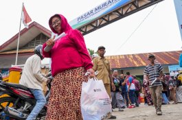 Pertamina Gelar Pasar Murah di Kendari, Seribu Paket Sembako Bersubsidi Diserbu Warga