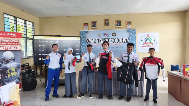 Astra Motor Sulsel menggandeng Unit Kamsel Polres Gowa untuk memberikan pembekalan keselamatan berkendara kepada siswa-siswi SMAN 20 Gowa, Selasa (19/5/2026).