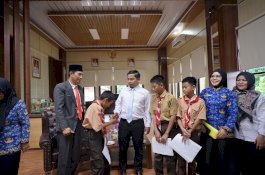 Tasming Hamid Lepas Duta Bahasa Daerah ke Festival Nasional Kemendikdasmen