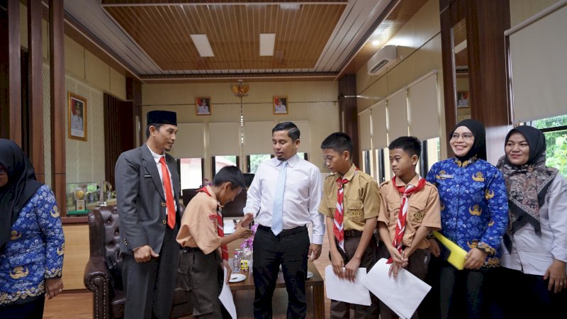 Tasming Hamid Lepas Duta Bahasa Daerah ke Festival Nasional Kemendikdasmen