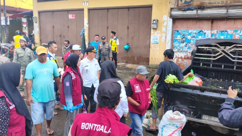 Pemkot Makassar Tertibkan Aktivitas Bongkar Muat di Veteran Utara
