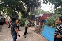 Seper Empat Abad Menempati Fasum dan Drainase, Pemkot Makassar Tertibkan Lapak di Jalan Kartini