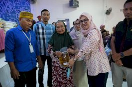 Pemkab Gowa-Bulog Salurkan Bantuan Pangan Ke Masyarakat Bontomarannu