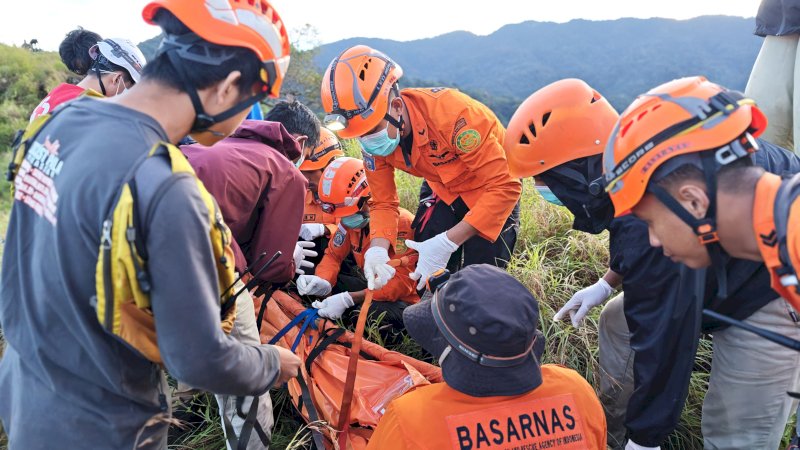 Pendaki Tersambar Petir di puncak Gunung Monrolo Maros