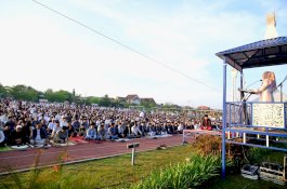 Salat Iduladha di RTH Syekh Yusuf, Bupati Gowa Ajak Warga Perkuat Kepedulian dan Persatuan