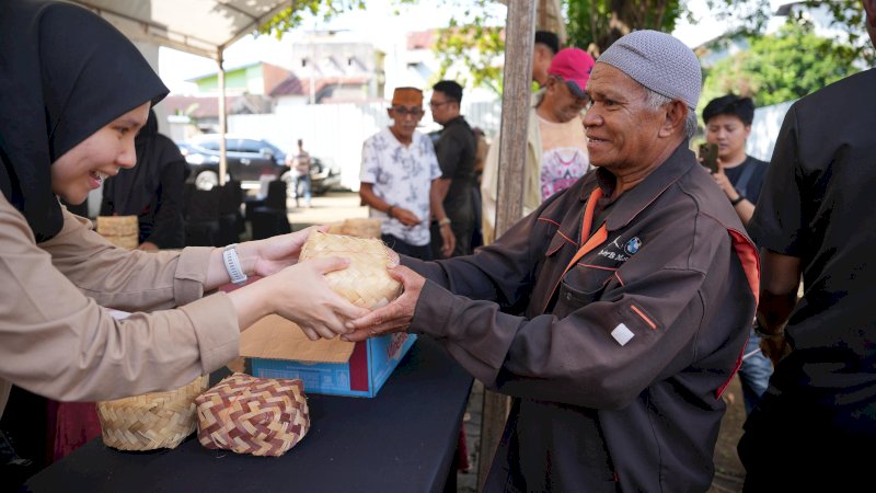 Tahun ini, Pertamina Patra Niaga Regional Sulawesi menyalurkan sebanyak 110 ekor sapi dan 50 ekor kambing yang didistribusikan di berbagai unit operasi, mulai dari Integrated Terminal, Fuel Terminal, hingga Aviation Fuel Terminal di wilayah Sulawesi.