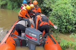 Hari Kedua Pencarian Tim SAR Gabungan Terhadap Bocah Terseret Arus Sungai Walanae