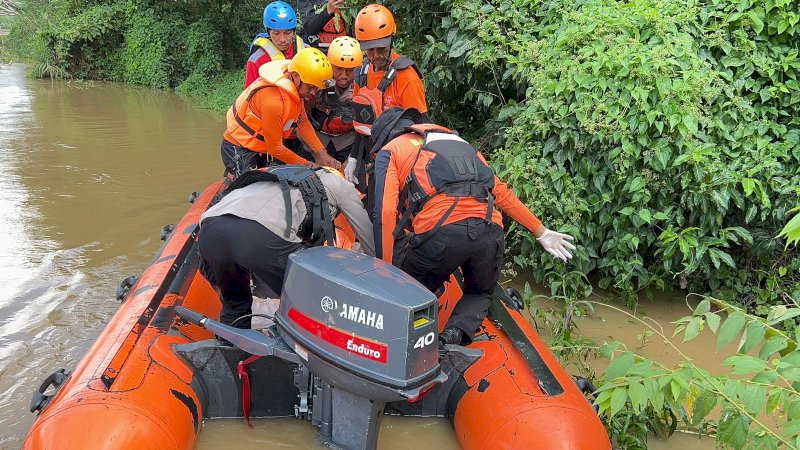 Hari Kedua Pencarian Tim SAR Gabungan Terhadap Bocah Terseret Arus Sungai Walanae