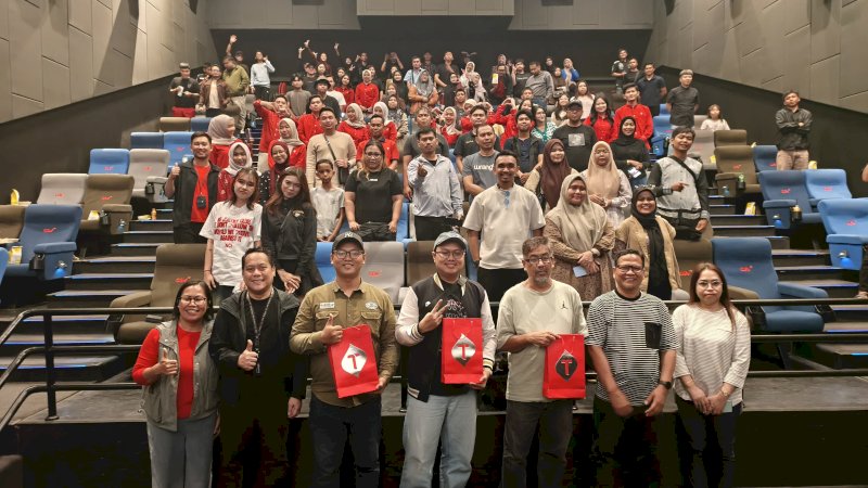 pelanggan Telkomsel Prestige dapat memperoleh dua tiket menonton beserta paket makanan ringan berupa popcorn, minuman, dan snack hanya dengan menukarkan 310 Telkomsel Poin melalui aplikasi MyTelkomsel