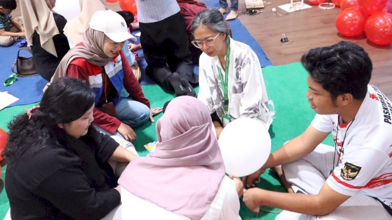 Pelatihan Usaha Kreatif Pengajar RASI: Kreasi Kerajinan Dekorasi Acara dan Pesta, Pertamina tidak hanya mengajarkan keterampilan teknis, tetapi juga mendorong lahirnya ekosistem kewirausahaan baru di lingkungan masyarakat pesisir.