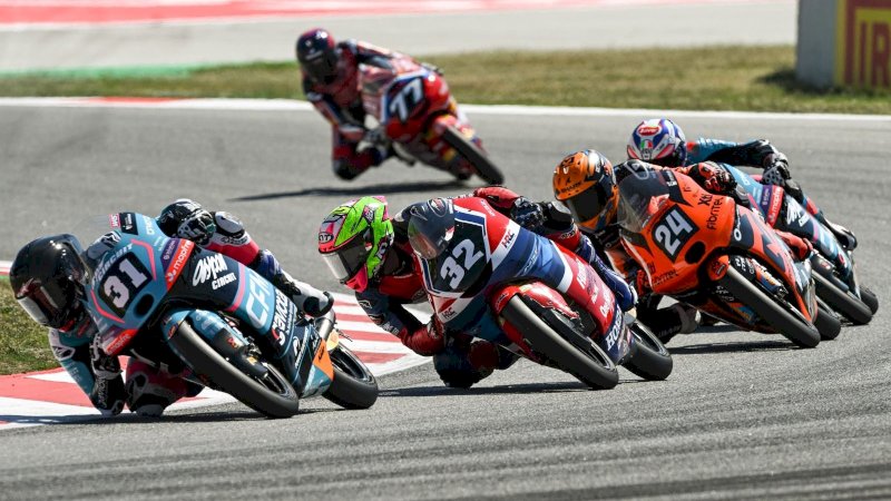Pebalap belia binaan PT Astra Honda Motor (AHM), Muhammad Kiandra Ramadhipa, sukses mencetak debut yang sangat impresif pada ajang bergengsi Moto3 Junior World Championship 2026 yang digelar di Circuit de Barcelona-Catalunya, Spanyol, Minggu (24/5/2026).