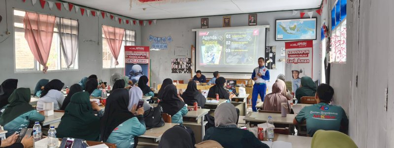 Gedor Kesadaran Lintas Generasi, Asmo Sulsel Edukasi Guru dan Orang Tua Murid SMPN 40 Makassar soal #Cari_Aman