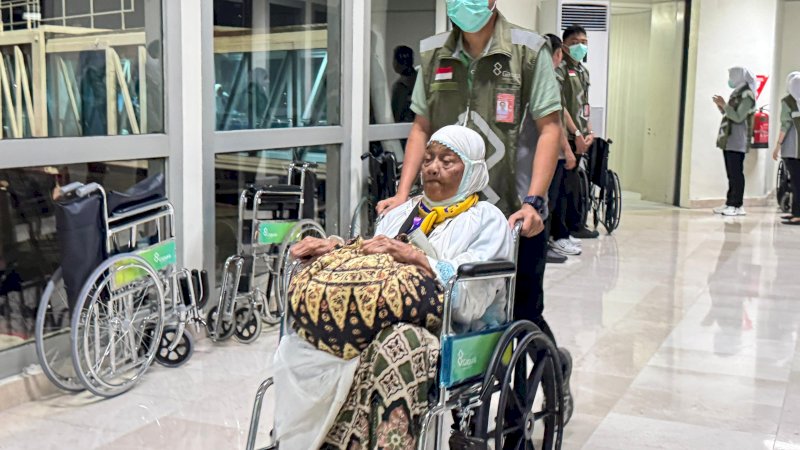 Kedatangan Perdana Jemaah Haji Debarkasi Makassar Tahun 2026 di Bandara Internasional Sultan Hasanuddin