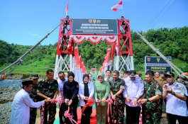 Jembatan yang Menghubungkan Desa Bontomanurung dan Desa Bontomatinggi Diresmikan
