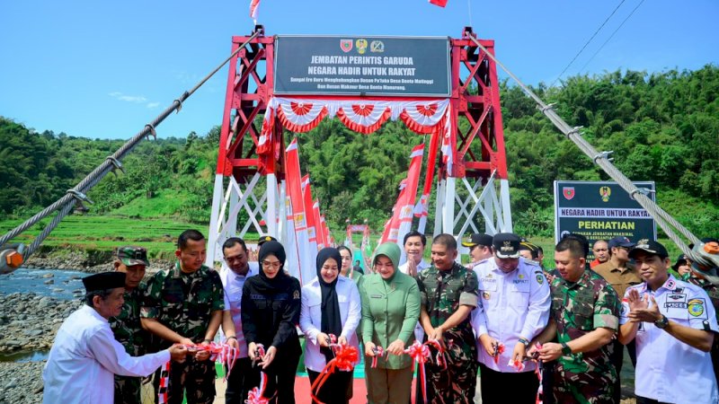 Jembatan yang Menghubungkan Desa Bontomanurung dan Desa Bontomatinggi Diresmikan