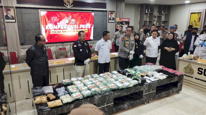 Pemusnahan barang bukti di Mapolda Sulsel. (Dok Rakyatku)