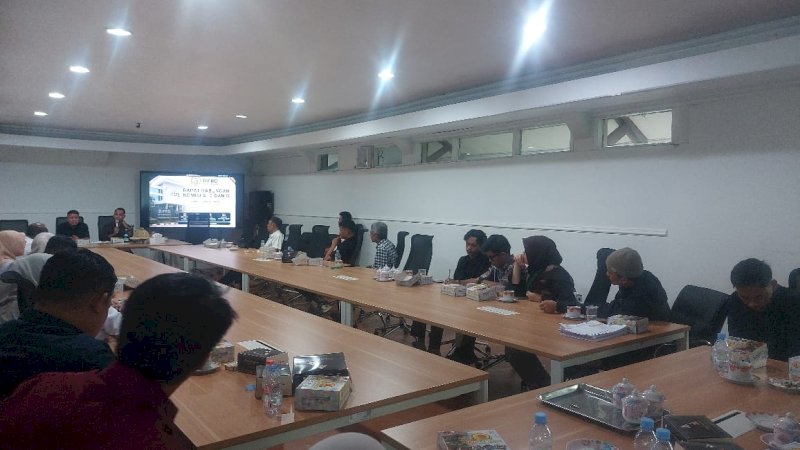 RDP ini dihadiri langsung oleh Anggota DPRD Kota Makassar dari Fraksi Mulia, Ray Suryadi Arsyad, serta Ketua Umum HMI Cabang Makassar, Sarah Agus Salim. Jalannya rapat berfokus pada pencarian solusi alternatif di tengah terjadinya krisis anggaran daerah akibat pemotongan dana transfer pusat ke daerah.