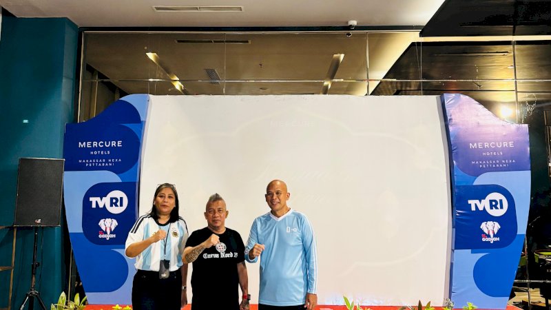 Ki-kan General Manager Mercure Makassar Nexa Pettarani, Joice Bakker, Daeng Uki (Panglima Laskar Ayam Jantan), Kepala TVRI Stasiun Sulawesi Selatan, Andi Fachruddin M