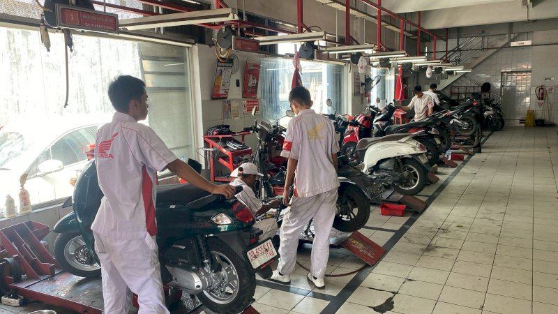 PT Astra Honda Motor dipastikan bakal menggandeng Kepolisian Republik Indonesia (Polri). Langkah hukum tegas siap menanti para oknum yang terbukti memproduksi, memasarkan, maupun mendistribusikan oli palsu demi keuntungan pribadi secara ilegal.