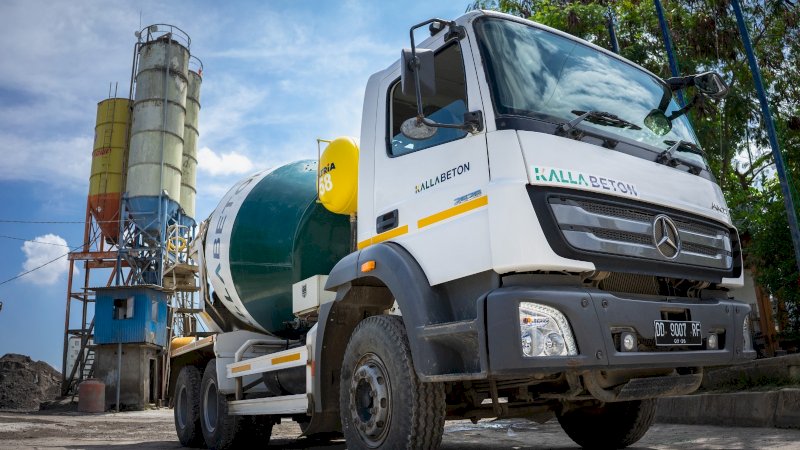 Potret armada ready mix Kalla Beton. Produk ini kembali dipercaya dalam pembangunan Proyek Strategis Nasional (PSN), Sekolah Garuda di Kota Kendari, Sulawesi Tenggara tahun ini.