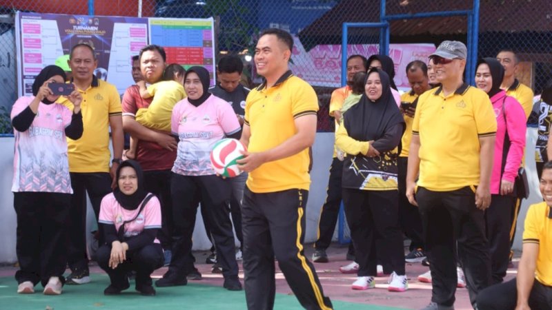 Sambut Hari Bhayangkara ke-80, Polres Wajo Ajak Masyarakat Meriahkan Turnamen Bola Voli