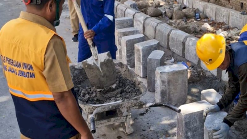 Pemkot Makassar Sulap Eks Lokasi Penertiban Jadi Trotoar yang Lebih Representatif