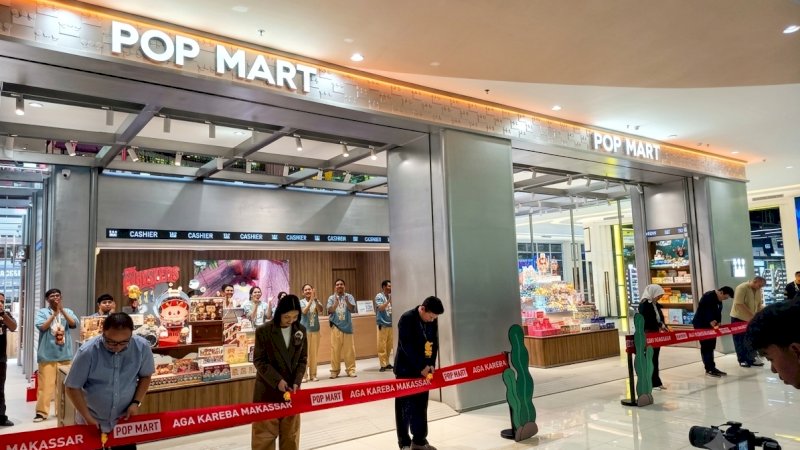 Peresmian gerai fisik ke-12 produsen blind box raksasa dunia, Pop Mart, di Trans Studio Mall (TSM) Makassar