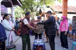 Appi Turun Langsung Bawa Sembako dan Genset untuk Warga Pulau Langkai dan Lanjukang