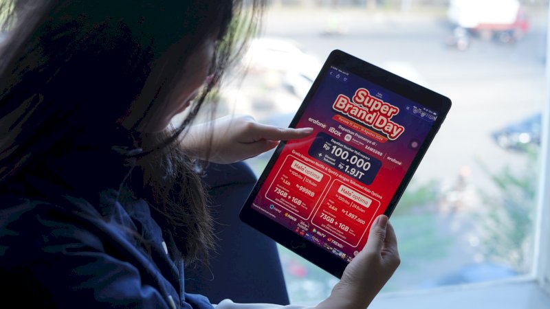 Telkomsel berkolaborasi dengan Erajaya resmi meluncurkan program Super Brand Day 2026. Inisiatif berskala besar ini dihadirkan khusus untuk wilayah Region 6&mdash;yang mencakup Sulawesi, Papua, dan Maluku&mdash;dan akan berlangsung selama dua bulan penuh, mulai 15 Juni hingga 16 Agustus 2026.  