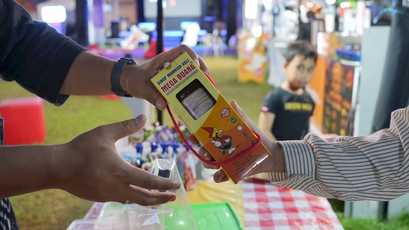 PT Pertamina Patra Niaga Regional Sulawesi mengakselerasi pertumbuhan ekonomi daerah dengan memacu kapasitas Usaha Mikro, Kecil, dan Menengah (UMKM).melalui pemberian ruang promosi strategis bagi para pelaku usaha lokal dalam ajang pameran "Bola Gembira" yang berlangsung di TVRI Makassar dari 12 Juni hingga 20 Juli 2026.