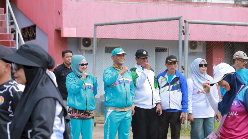 Wabup Wajo Lepas Kontingen Porsenijar PGRI, Tekankan Sportivitas dan Jaga Nama Daerah