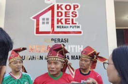 Pangdam Hasanuddin dan Jajaran Gelar Nobar Piala Dunia di Kantor Koperasi Merah Putih