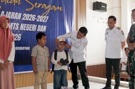 Tasming Hamid-Hermanto Realisasikan Janji Seragam Sekolah Gratis , Bantu Tekan  Beban Orang Tua di TA Baru 