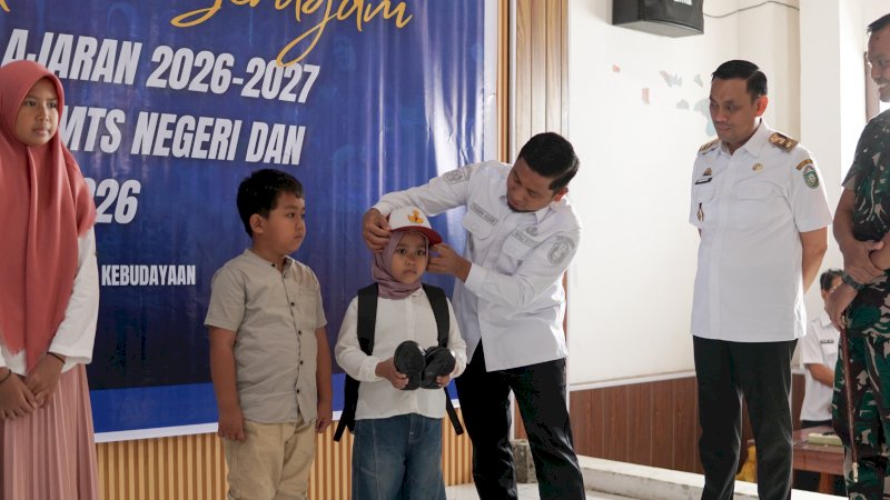 Tasming Hamid-Hermanto Realisasikan Janji Seragam Sekolah Gratis , Bantu Tekan  Beban Orang Tua di TA Baru 