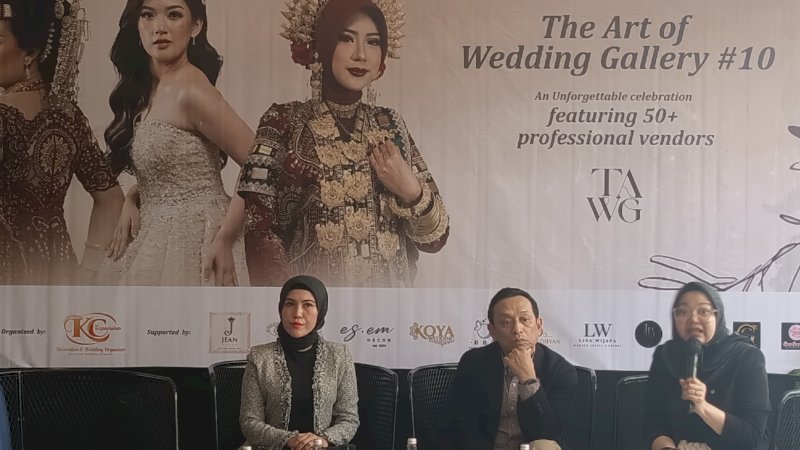 Ki-kan ⁠Rahmawati Amanda: Senior Sales Manager,  Agus Sunaryo General Manager, Fauziah Jamila - Asst. Director of Sales
- 
-