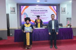 Raih IPK Sempurna, Kepala SMP Islam Athirah Baruga Sabet Gelar Doktor di UNM