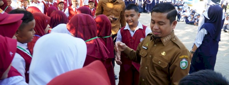 Tinjau MPLS, Wali Kota Tasming Hamid Ingatkan Siswa Baru Sarapan agar Lebih Fokus Belajar