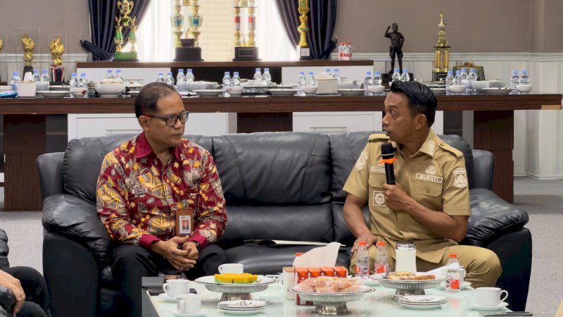 OJK memimpin aliansi strategis antarlembaga untuk menggelar audiensi khusus dengan Bupati Sidenreng Rappang (Sidrap), H. Syaharuddin Alrif, di Kantor Bupati Sidrap pada Selasa (7/7/2026).
