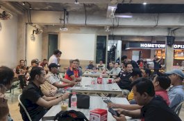 Pangdam Hasanuddin Silaturahmi dengan Masyarakat, Rayakan 26 Tahun Pernikahan dengan Bernyanyi Bersama