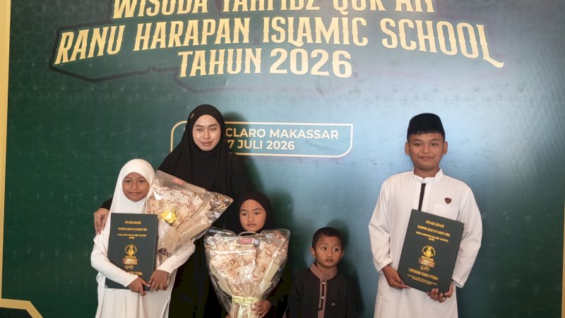 Pratiwi Puspita bersama ke empat buah hati, Arni mengaku bangga dengan perkembangan anak-anaknya di Ranu Harapan Islamic School dan kembali mempercayakan putra bungsunya untuk menempuh pendidikan di RHIS sebagai bentuk keyakinan terhadap kualitas pendidikan Qurani yang diterapkan sekolah.