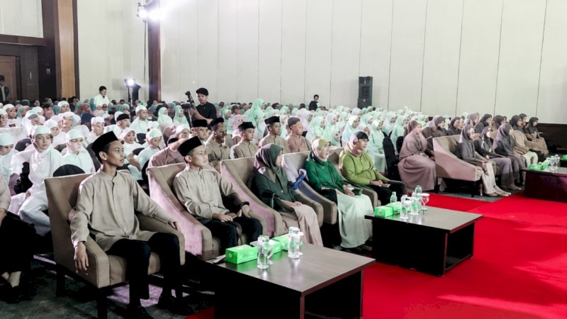 Air Mata Seorang Ibu di Wisuda Tahfidz RHIS: "Jadilah Anak yang Mencintai Allah, Rasulullah, dan Membanggakan Orang Tua"