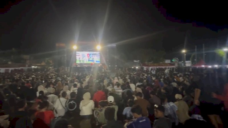 Wakil Ketua DPRD Bulukumba Apresiasi Pemutaran Film Unggulan TNI AD Saat Ribuan Masyarakat Nobar Piala Dunia