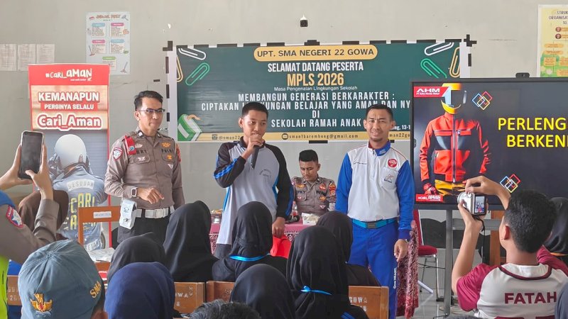 Astra Motor Sulawesi Selatan (Asmo Sulsel) berkolaborasi dengan Polres Gowa memberikan edukasi safety riding kepada lebih dari 50 siswa baru kelas X SMAN 22 Gowa dalam rangkaian kegiatan Masa Pengenalan Lingkungan Sekolah (MPLS), Senin (20/7/2026).