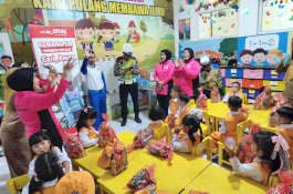 Hari Anak Nasional, Astra Motor Sulsel Tanamkan Budaya #Cari_Aman Sejak Usia Dini kepada Puluhan Siswa TK di Gowa