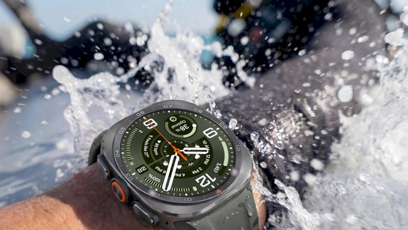 Samsung Electronics Indonesia memperkenalkan Galaxy Watch Ultra2, smartwatch premium terbaru yang menggabungkan kecerdasan buatan (AI), fitur kesehatan preventif, serta kemampuan mendukung aktivitas outdoor ekstrem seperti trail running, hiking hingga diving.