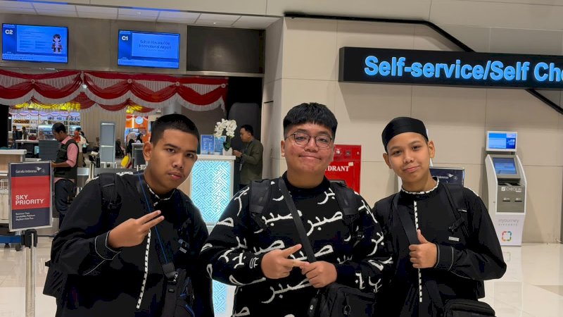 Tiga siswa berprestasi RHIS resmi diberangkatkan ke Madinah, Arab Saudi, untuk mengikuti program pembelajaran intensif selama satu bulan.