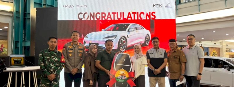 Achmad Muhammad Bawa Pulang BYD Seal Performance dari Pengundian Shop & Greet Kalla Property